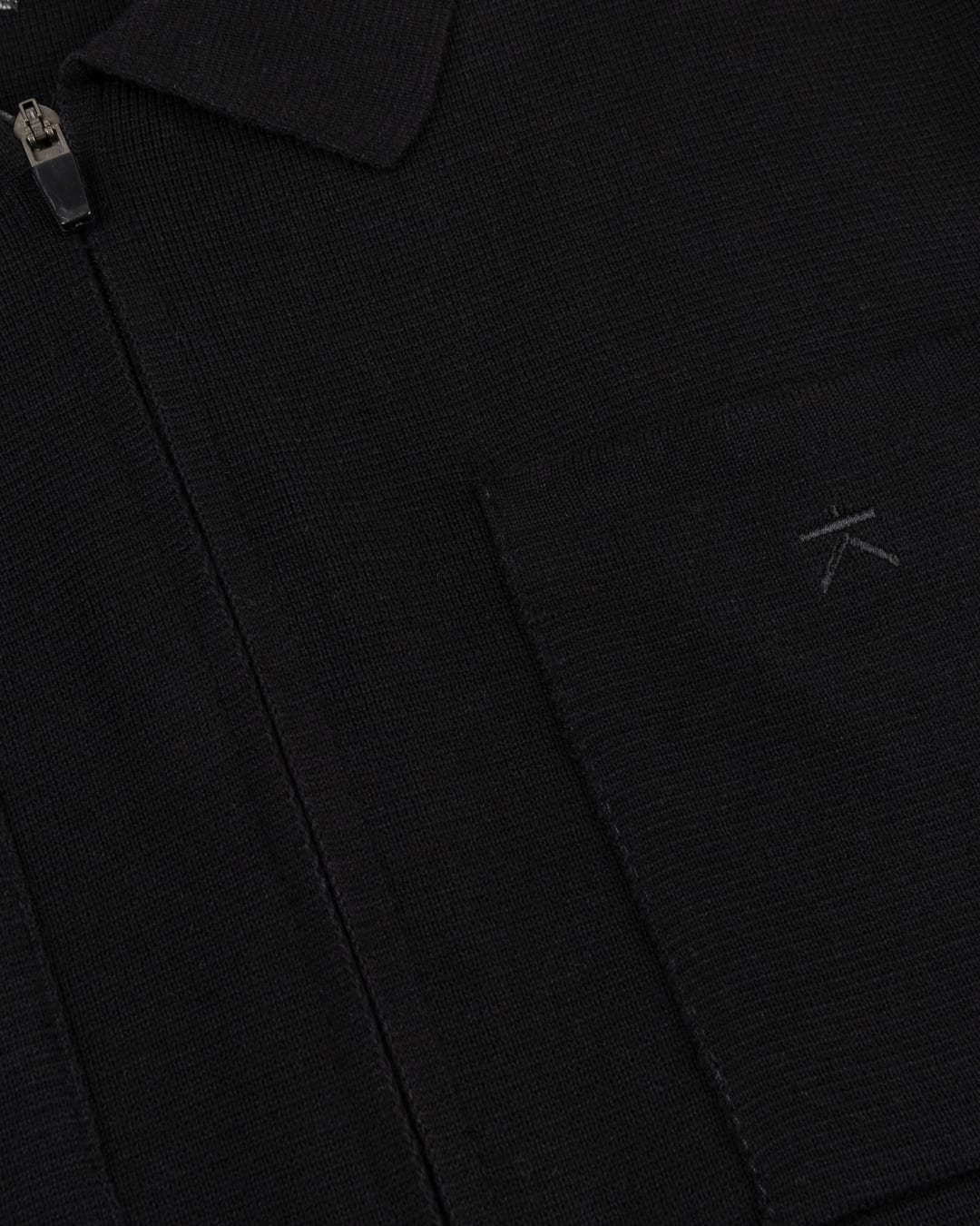 Ontdek het KOLLEKT Dry-Milano Knit Zip Overshirt met luxe structuur, moderne kraag, soepele rits en vier zakken. Stevig, ademend en gemaakt voor stijl met karakter.